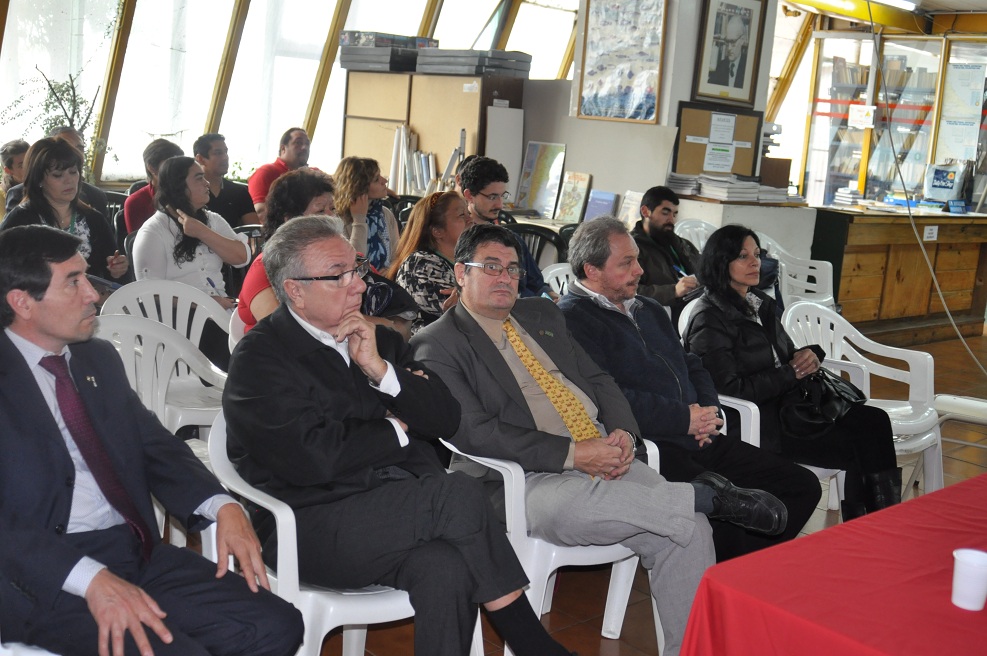 Ing. Mario Félix Ferreyra, decano de la UTN, Facultad Regional Río Grande, junto al vicedecano, ing. Francisco Álvarez 