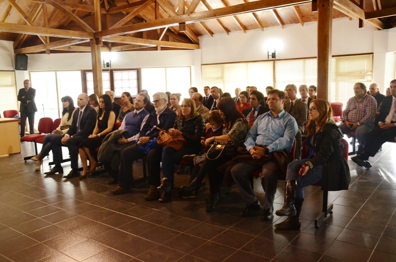 El público presente en la ceremonia realizada en el Salón “Conrado Witthaus” del edificio de Tribunales de Congreso Nacional 502.