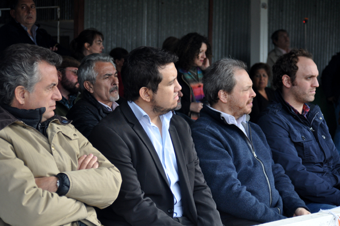 Las autoridades presentes en el evento. Estuvieron el Ministro de Agricultura, Ganadería y Pesca Emiliano Olmedo, representantes del Municipio de Río Grande, los concejales Alejandro Nogar, Laura Colazo y Miriam ‘Lali’ Mora; a nivel nacional estuvo el Presidente de la SRA, Dr. Luis Miguel Etchevere; el Presidente del INTA, Amadeo Nicora, Autoridades consulares, militares y eclesiásticas, productores invitados de la vecina República de Chile, trabajadores rurales, socios de esta Asociación, vecinos y amigos de la casa.