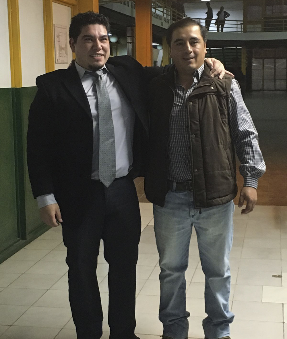 Los Ingenieros Industriales son Jorge Hernández y Oscar Alvarez quienes se recibieron su título luego de presentar su proyecto final en conjunto.