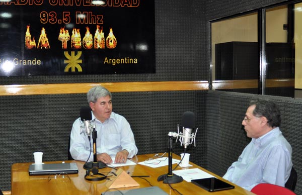 El ingeniero Walter García, responsable de la usina de la Cooperativa Eléctrica, expuso sobre la aspiración a instalar el primer parque eólico en la zona norte de la provincia.