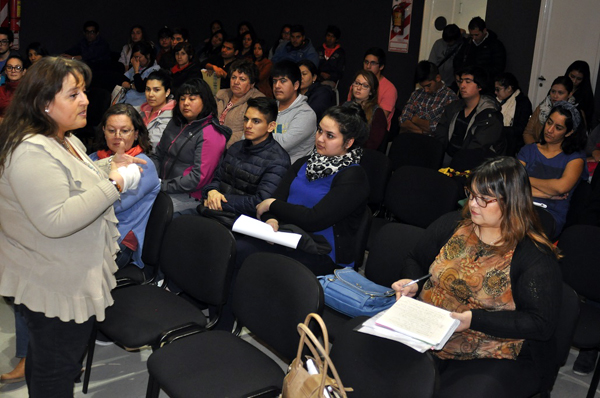 La secretaria Gabriela Castillo reveló que “en este caso tenemos 130 alumnos de la provincia y 40 de afuera; pero se sigue recibiendo documentación y se siguen recibiendo postulantes para ser evaluados y poder ser incorporados a este programa ambicioso”.