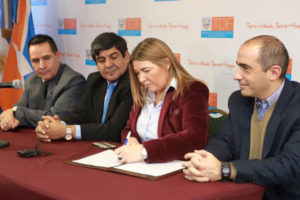 Ayer la gobernadora Rosana Bertone encabezó una conferencia de prensa en Casa de Gobierno, tras recuperar el espacio luego de más de dos meses de protesta sindical.