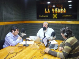El Licenciado Carlos Cabral visitó los estudios de Radio Universidad (93.5)