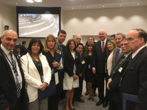 La delegación fueguina que encabeza la gobernadora Rosana Bertone, acompañada de legisladores Pablo Blanco y Liliana Martínez Allende (UCR); Myriam Martínez y Federico Bilotta (FpV) y Cristina Boyadjián (MPF), participaron del Comité de Descolonización de la Organización de las Naciones Unidas. Esta delegación se completa con la senadora Miriam Boyadjián -en representación del Senado- la presidente del Superior Tribunal de Justicia, doctora María del Carmen Battaini, además del presidente del Centro de Veteranos de Guerra ‘Malvinas'