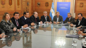 Los gobernadores de la Patagonia junto a representantes del Poder Ejecutivo.