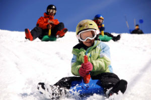 El clima jugó una mala pasada a los principales centros de esquí del país, que debieron postergar la apertura hasta 15 días por la falta de nieve.