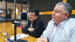 El Vicedecano de la Facultad Regional Río Grande, Javier Álvarez, también visitó los estudios de Radio Universidad (93.5 MHZ).
