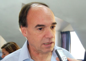El legislador radical Pablo Blanco destacó los beneficios del Plan Nacional de Telefonía Móvil, más conocido como “plan canje de celulares”, contra el escepticismo del diputado Oscar Martínez.