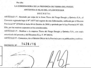 Desde Casa de Gobierno se recordó que en el año 2010, la gestión de la gobernadora Fabiana Ríos suscribió un convenio con la firma de capitales chinos constituida como “Tierra del Fuego Energía y Química S.A.” acordando la venta de gas para su industrialización.