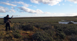 El biólogo Alejandro Pietrek se recibió en la Universidad de Buenos Aires y actualmente se encuentra en la Universidad de Florida, en donde es muy reconocido por la investigación que realizó sobre el castor en Tierra del Fuego.