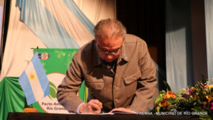 El Decano de la Facultad Regional Río Grande, Ingeniero Mario Ferreyra, también le dijo sí al Pacto Ambiental.