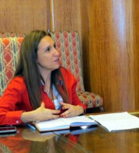 La ministra Paula Gargiulo pidió “ser un poco más humildes y trabajar más coordinadamente”, ante la falta de comunicación entre áreas del propio gobierno y de articulación con municipios y otros poderes.