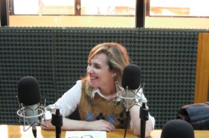 Alejandra Nicolosi visitó los estudios de Radio Universidad (93.5 MHZ).