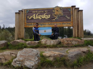 Los motociclistas salieron desde Ushuaia el pasado 11 de abril y tras recorrer 29.745 Km. llegaron el pasado 26 de agosto a la ciudad de Tok, ubicada en el estado estadounidense de Alaska.
