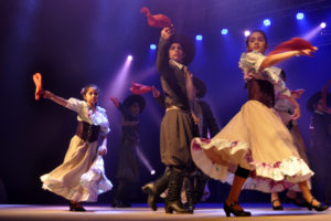 Con más de 50 grupos de danzas se clausuró ‘El Arte del Movimiento’.