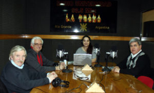 Ingeniero Ricardo Chacra, presidente de la Petrolera Roch, junto a Fernando Saudino, gerente de la empresa en Tierra del Fuego, visitaron los estudios de Radio Universidad en contacto con nuestro corresponsal en Roma, Italia.