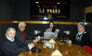 Ingeniero Ricardo Chacra, presidente de la Petrolera Roch, junto a Fernando Saudino, gerente de la empresa en Tierra del Fuego, visitaron los estudios de Radio Universidad en contacto con nuestro corresponsal en Roma, Italia.