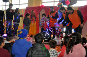 Multitudinaria kermesse solidaria en el colegio Antártida Argentina.