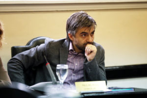 El concejal de Río Grande Paulino Rossi ratificó ayer su decisión de sumarse en la interna por la renovación de autoridades de la UCR, aunque no define todavía si disputará la presidencia.