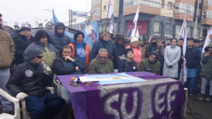 Después de 136 días de acampe en Río Grande, ayer la Unión de Gremios levantó la medida y dieron una conferencia de prensa. 