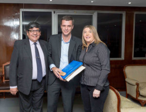 Bertone suscribió junto a los intendentes de las localidades de Merlo (Buenos Aires) Gustavo Menéndez y de Concordia (Entre Ríos) Enrique Cresto, el Pacto de San Antonio de Padua.