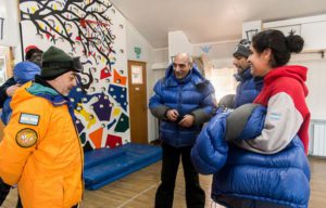 Durante la visita, López se interiorizó sobre el funcionamiento de la Base y las características particulares de la escuela provincial más austral del mundo.