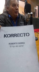 Roberto Giorgi presentó "Korrecto", su novena novela, en los estudios de Radio Universidad (93.5 MHZ).