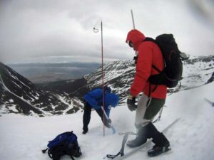 Los glaciares son importantes reservas de agua acumulada en forma de hielo y nieve que regulan los caudales de arroyos y ríos durante todo el año.