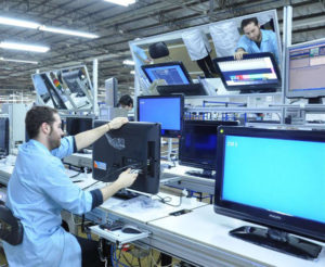 El secretario de la UIA, Juan Carlos Sacco sostuvo que “hay cosas que no podemos aceptar, dado que si aceptamos que China ingrese a la OMC como economía de mercado, estamos aceptando la condición de que no haya industria”.