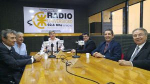 Los decanos y representantes de la UTN de distintos puntos del país en el programa ‘Buscando el Equilibrio’ que se emite por Radio Universidad (93.5 MHZ), que conduce el director de la emisora, Alberto Centurión.