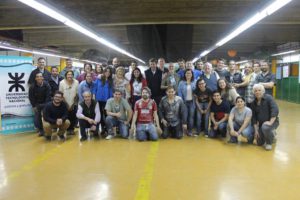 Los flamantes ingenieros en Pesca, Juan Pablo Fazzi, Ariel Lujan Giamportone y Alejandro Fábrega, festejando su egreso en la Expo UTN Ushuaia. 