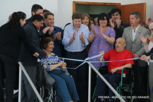 “Contar con semejante infraestructura para brindar el servicio de terapia en agua a nuestros pacientes es una posibilidad única para nuestra ciudad, y nos permitirá mejorar los tratamientos y brindar un servicio de excelencia a nuestros vecinos”, declaró el secretario de Salud, Dr. Walter Abregú.