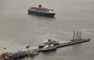 El Presidente de la Dirección Provincial de Puertos puntualizó que el mes de “diciembre va a estar complicado, dado que va a ver mucho movimiento de cruceros y de buques containeros, pero día a día lo vamos a llevar adelante para que todos los buques de cruceros puedan operar desde el muelle siempre que se pueda”.