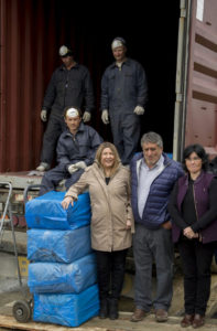 La gobernadora Rosana Bertone estuvo acompañada del ministro de Agricultura, Ganadería y Pesca, Luis Vázquez, el subsecretario de Pesca de la Provincia, Aníbal Cardozo, el intendente Claudio Queno, como así también participaron de la recorrida los concejales Jeannette Alderete y Francisco Oliva e inspectores del SENASA de Tolhuin.