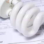 Anuncian rebaja del 40% en las tarifas de luz