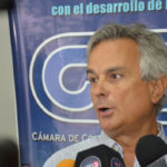 Navarro ató la crisis de la industria al sector mercantil