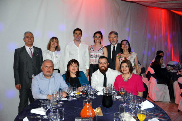 Ing. Héctor García Neder y Sra., Lic. Juan Paulo Zarza y Sra., Lic. Zulma Gómez entre otros docentes de la UTN.