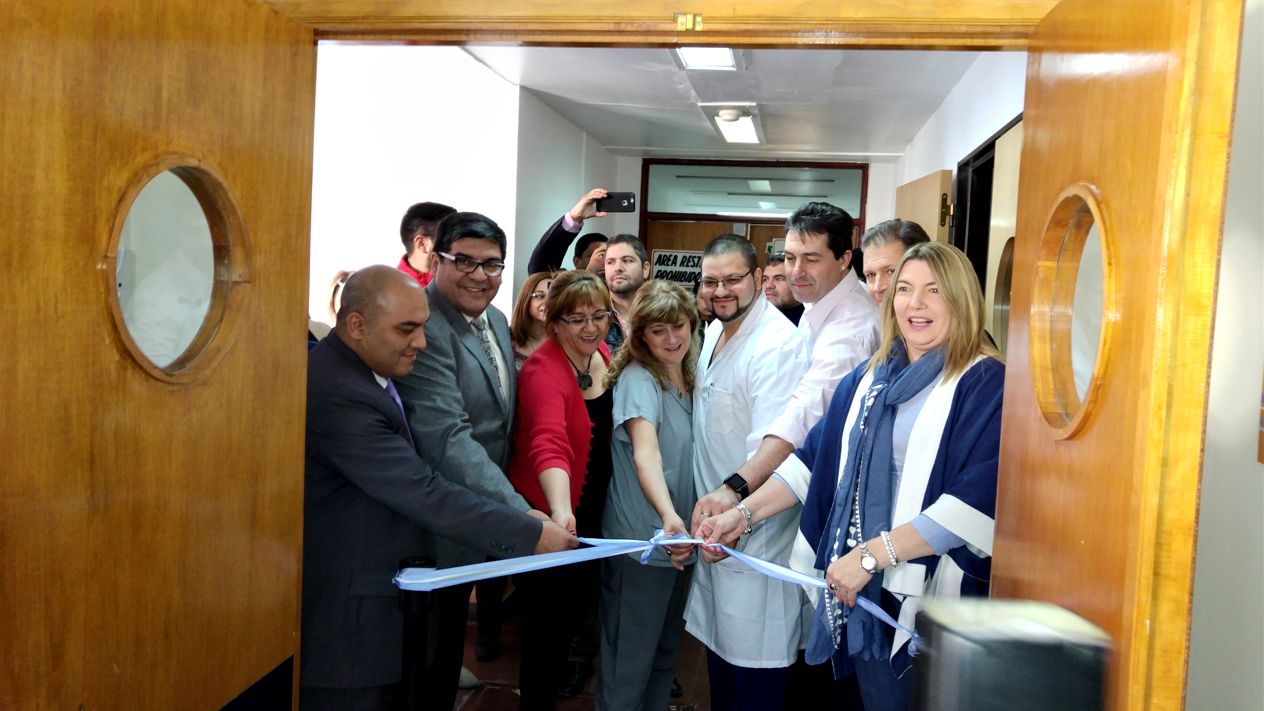 La gobernadora Bertone encabezó la inauguración de la nueva sala de neonatología.