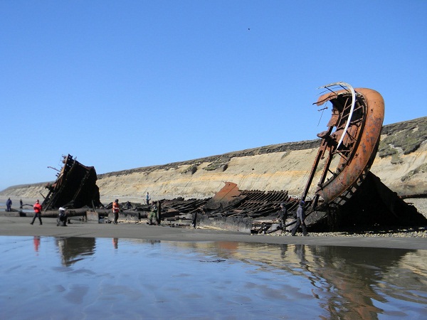 El pasado domingo 11 de diciembre comenzó una nueva etapa de trabajo de campo y campaña de recuperación de restos de naufragios en Caleta Policarpo, Tierra del Fuego. Así lo anunció la Dirección Provincial de Museos y Patrimonio Cultural, dependiente de la Secretaría de Cultura de la Provincia.