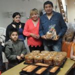 Pan dulce y budín para un centenar de familias vulnerables