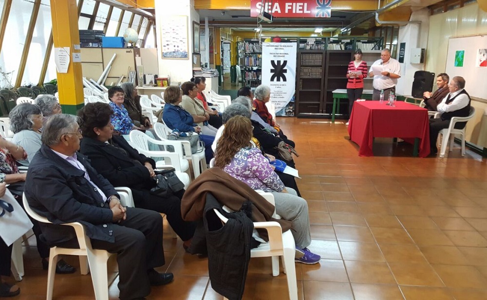 Afiliados al Pami recibieron sus respectivos diplomas de finalización de cursos que se dictan en la Universidad Tecnológica Nacional Facultad Regional Río Grande.