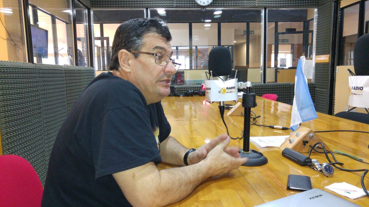 El ingeniero Álvarez visitó los estudios de Radio Universidad (93.5 MHZ)