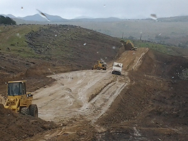 Bertone también se refirió al estado de la obra de la Ruta complementaria N° 23 la cual también se encuentra paralizada y confirmó que “se está representando el proyecto nuevamente y entiendo que han llegado a un acuerdo para continuar con la obra con Vialidad nacional”.