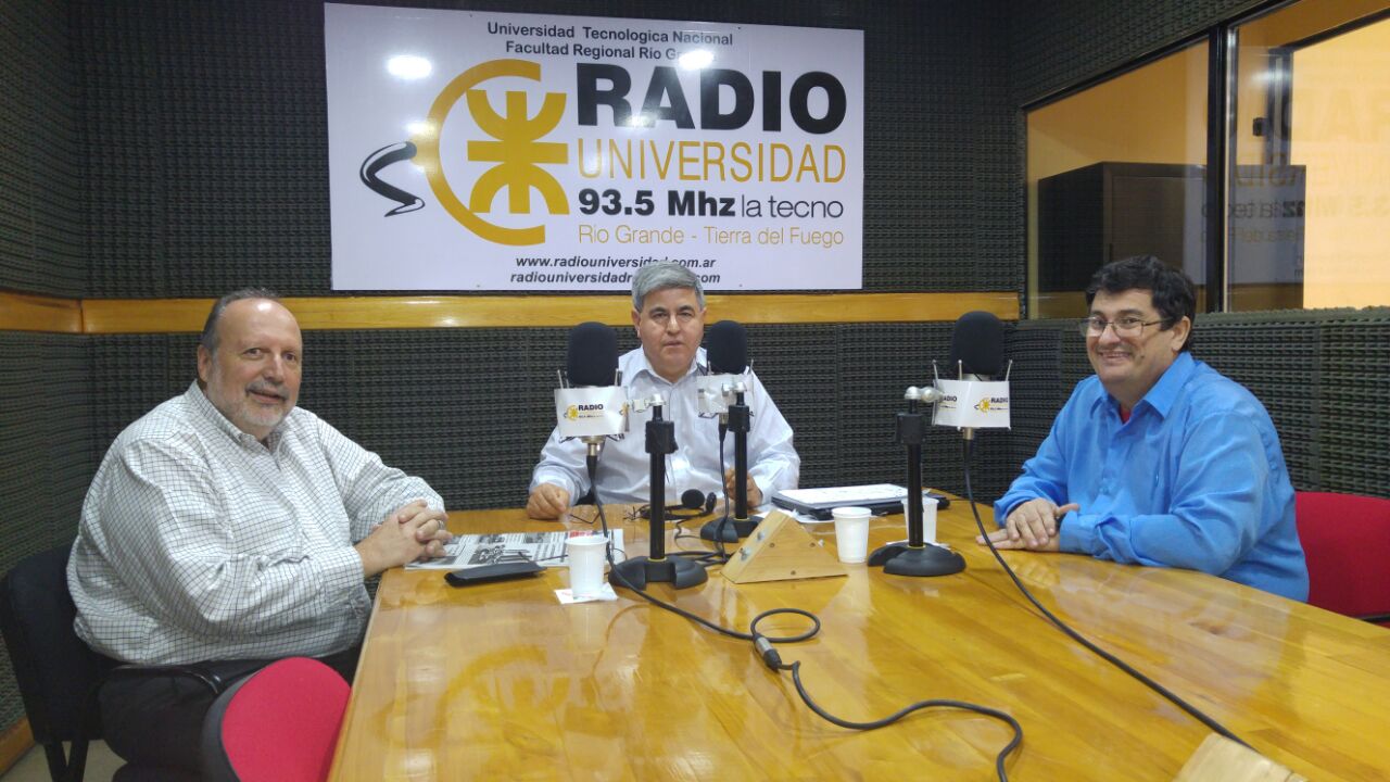 Buscando el Equilibrio conducido por el Director de la emisora, Alberto Centurión.