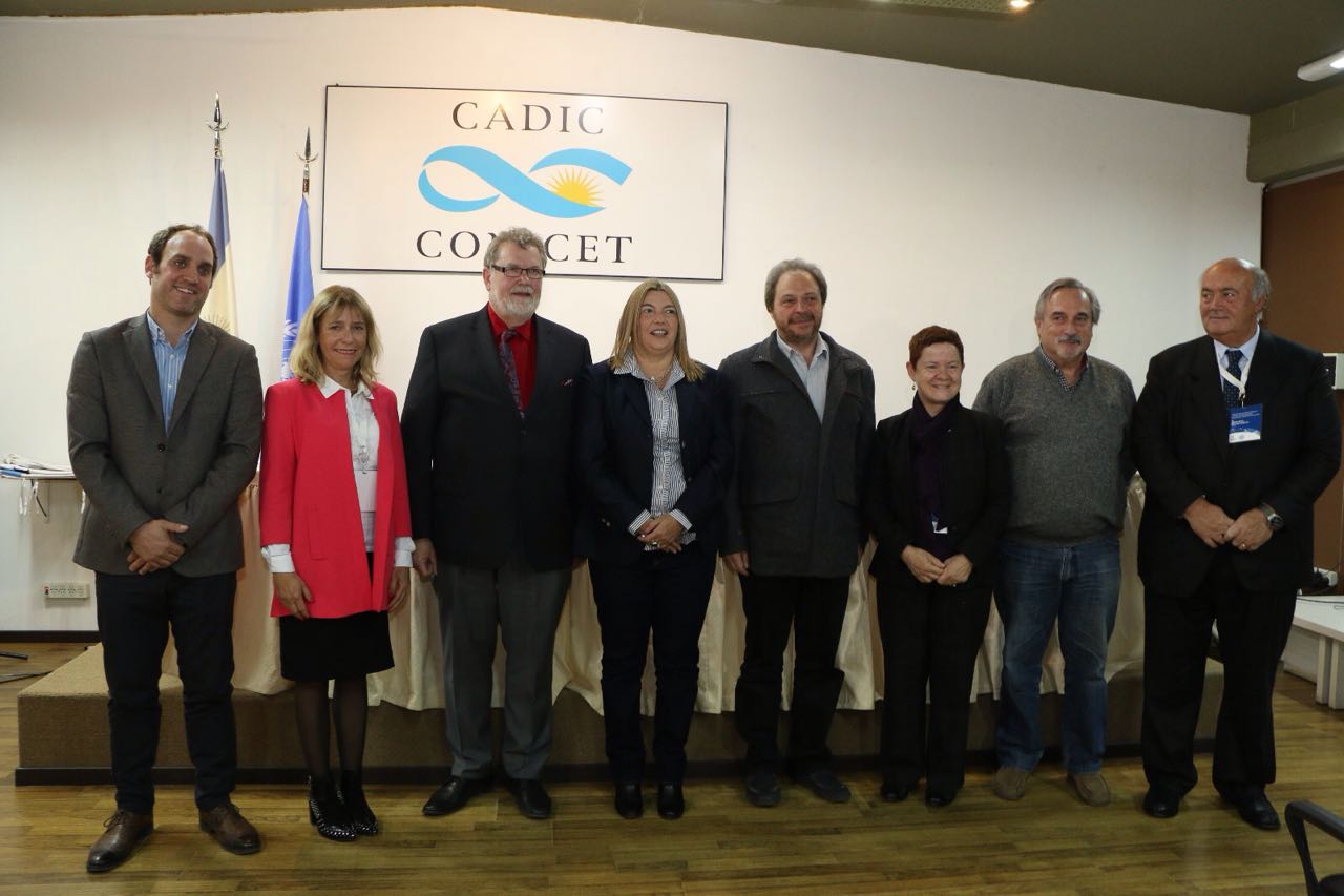 La mesa estuvo presidida por la Dra. Bertone, la titular del SMN; el ministro de Ciencia y Tecnología, Gabriel Koremblit; el titular de la Secretaría de Ambiente, Mauro Pérez Toscani e invitados especiales. Del encuentro, participan más de 25 especialistas de todo el mundo.