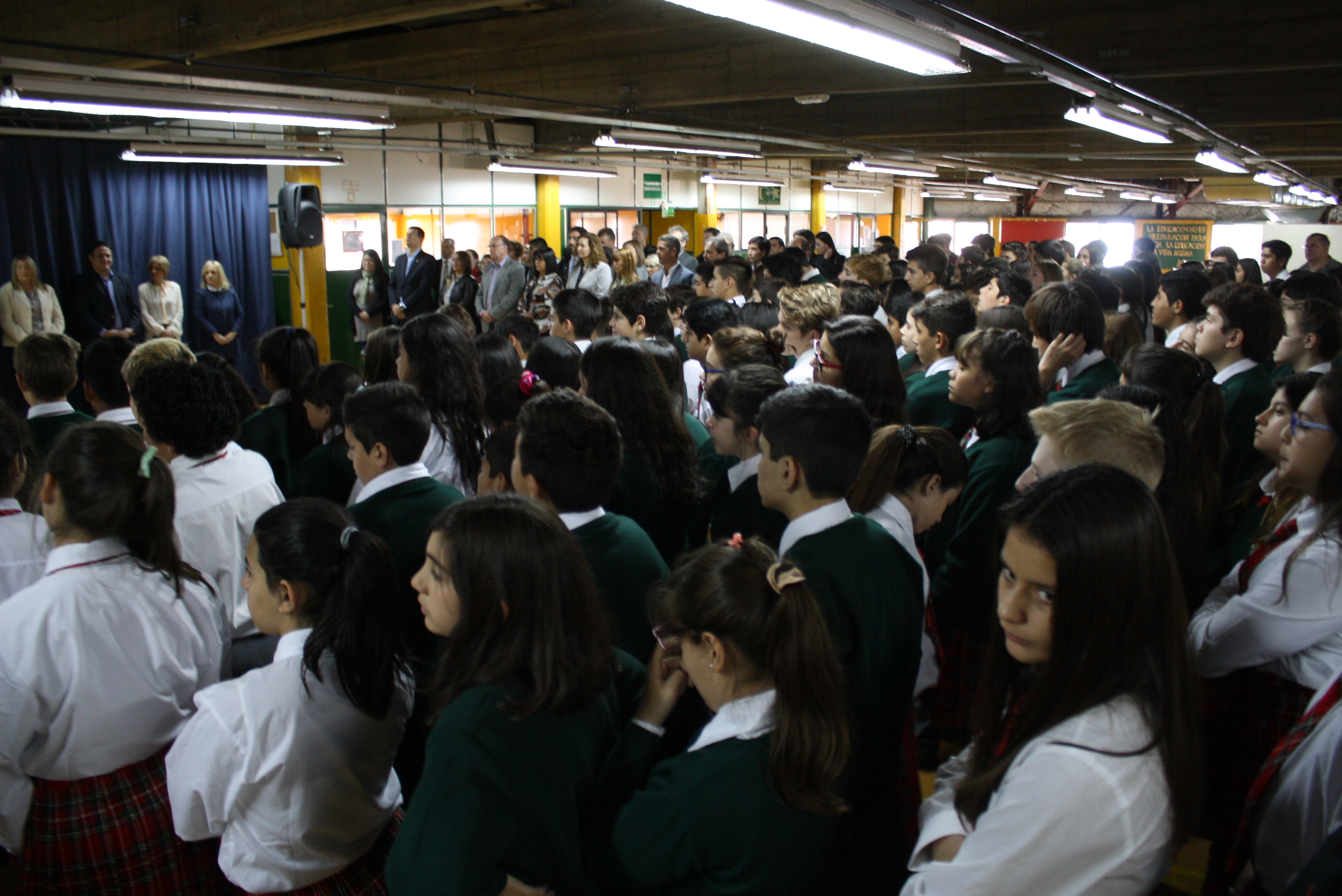 El acto se realizó ante el alumnado y sus profesores formados en el salón principal del primer piso.