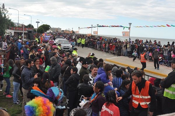 El masivo acompañamiento del público le dio el calor al carnaval provincial 2017.