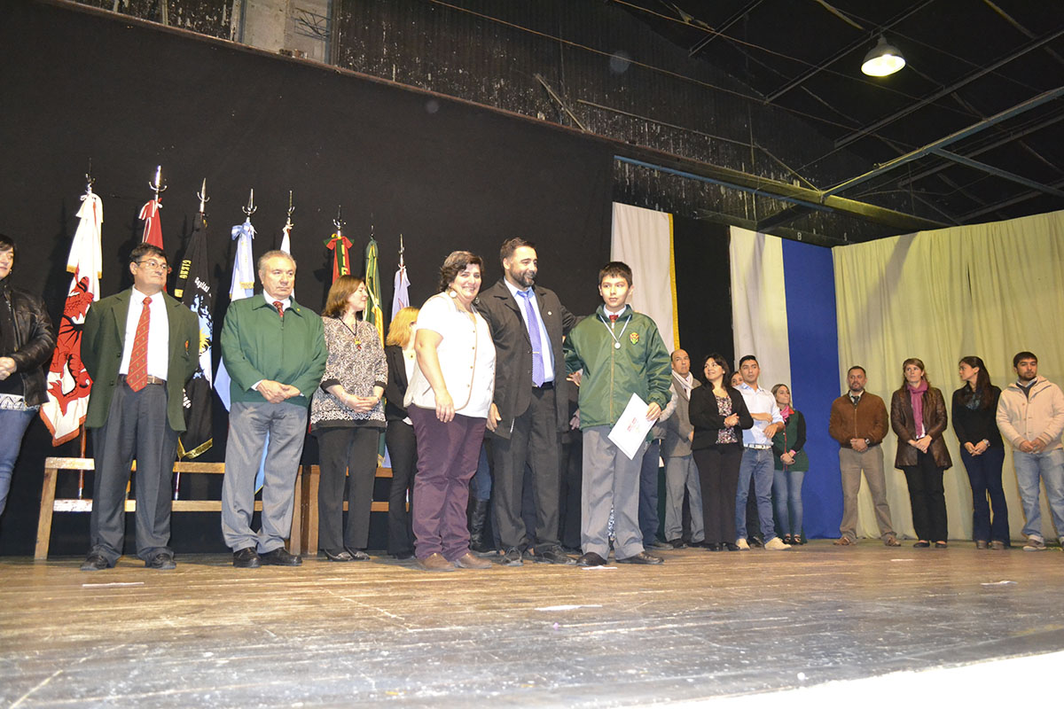 En ambas oportunidades se distinguió a los alumnos quienes resaltaron en el ciclo 2016 tanto por mejores promedios, mejores compañeros, y a quienes resultaron con mayor asistencia a clases.