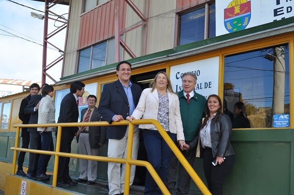 El ingeniero Mario Ferreyra, decano de la Facultad Regional Río Grande de la Universidad Tecnológica Nacional, visiblemente emocionado, agradeció el compromiso de la gobernadora Rosana Bertone para con la comunidad educativa.